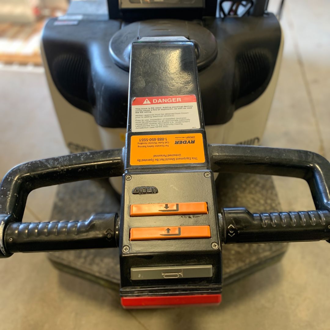 Operator-operated pallet truck - 6000 lb - PE4500