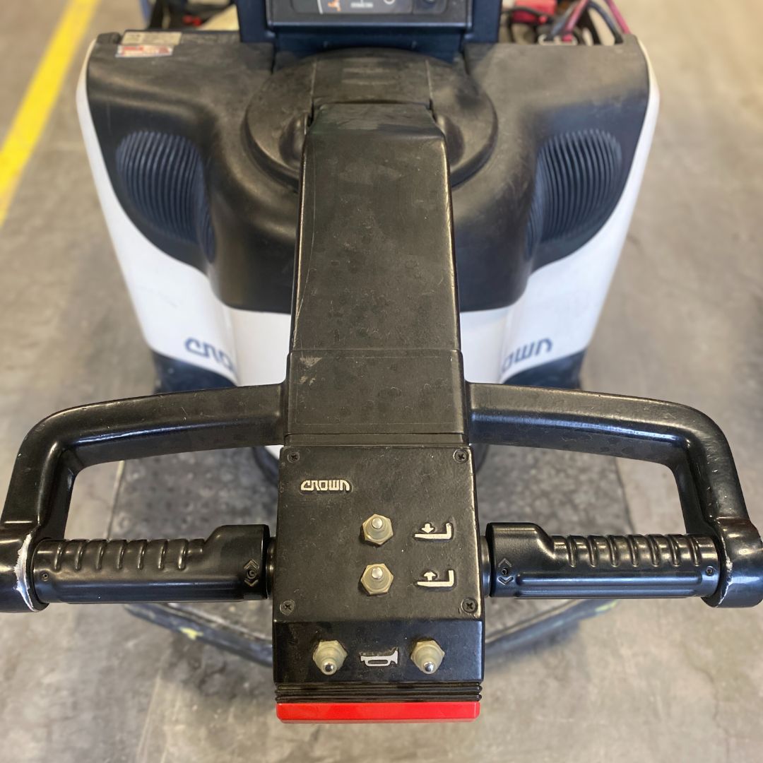Crown Pallet Truck - 8000 lb - PE4500