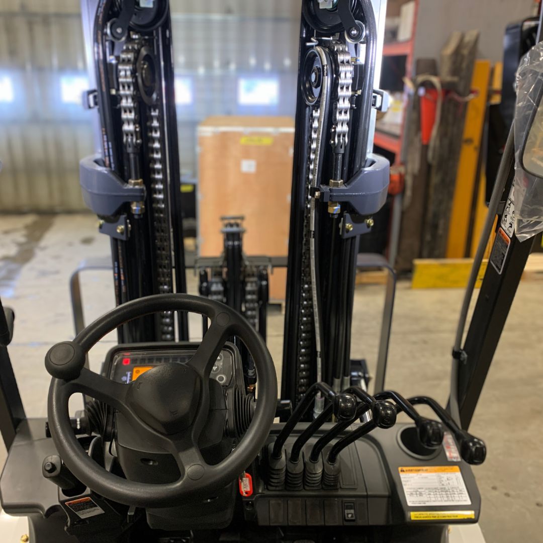 Chariot élévateur à combustion interne avec pneus pneumatiques et tout terrain - 6000 lb - PF60N7