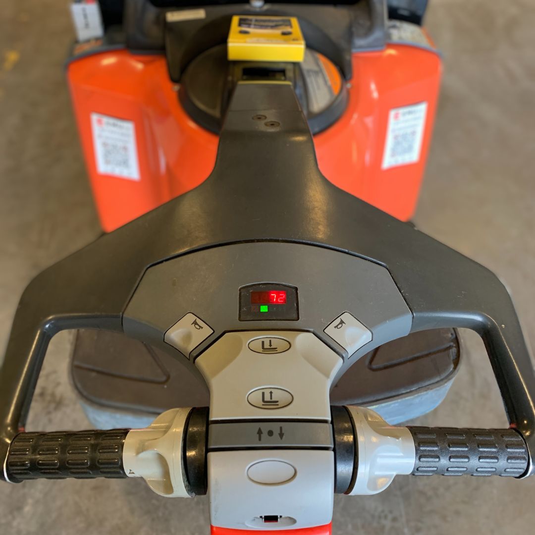 Toyota 6000lbs Pallet Truck - 8HBE30 (5)