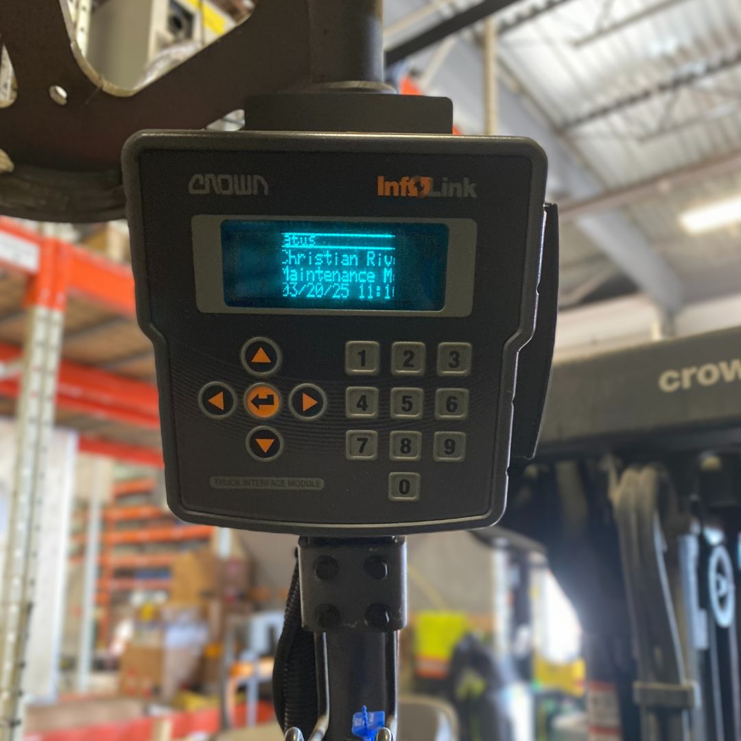 Chariot élévateur à 3 roues électrique à conducteur debout - 4000 lb - RC5545