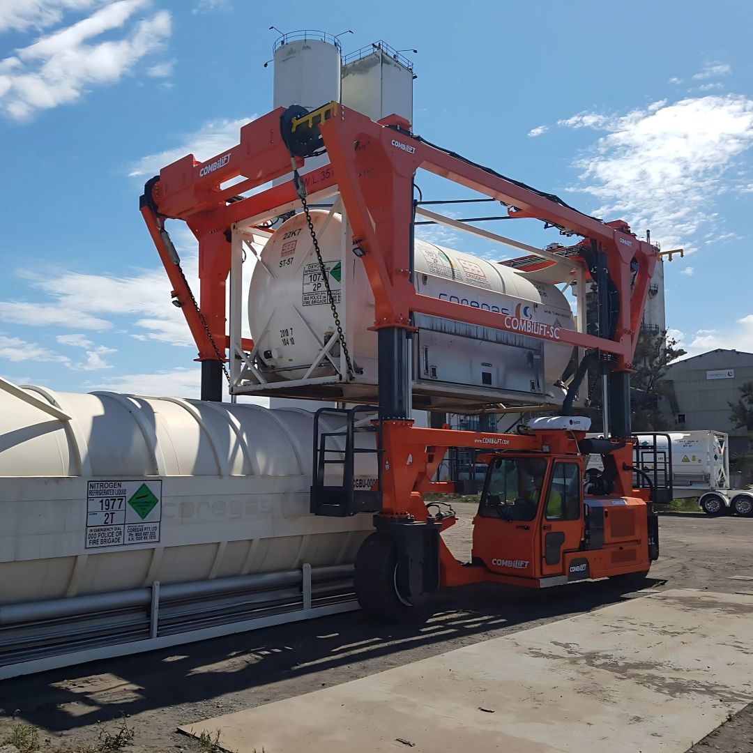 Straddle Carrier - Manufacturing Industry - Combi-SC