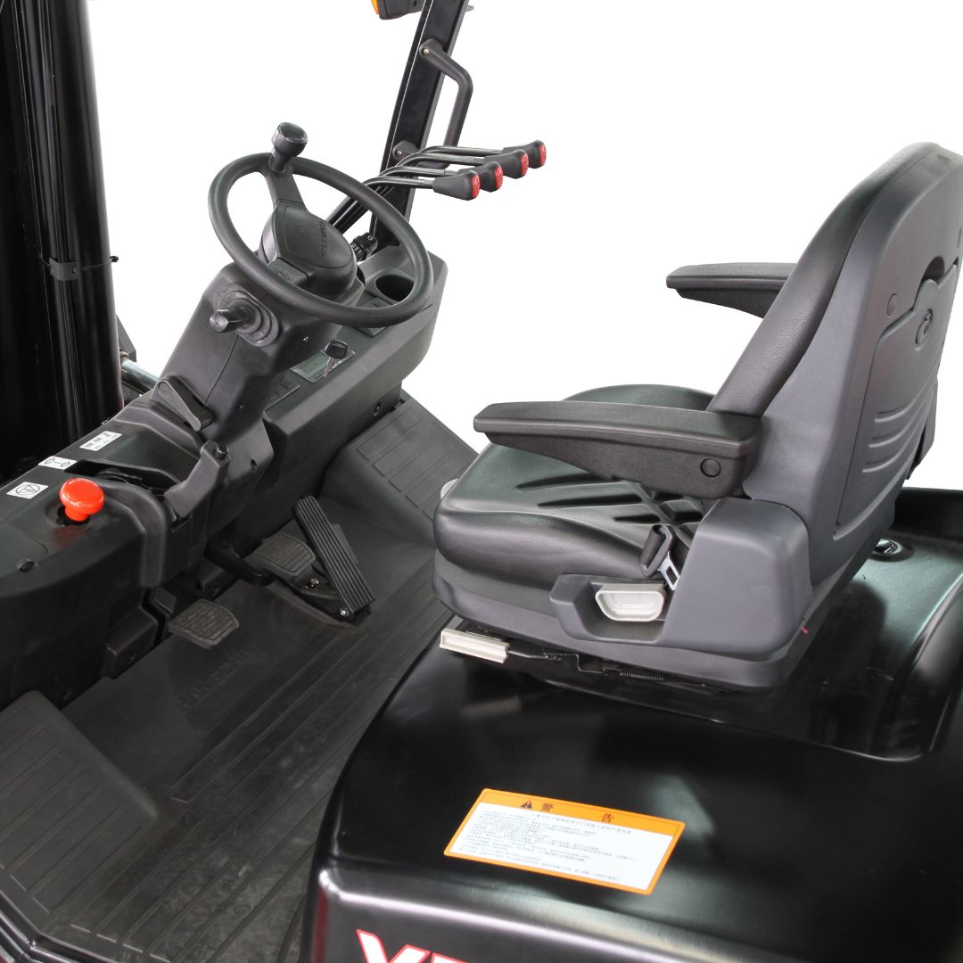 Large Pneumatic Forklift – 17500-22000 lb – XF Series.