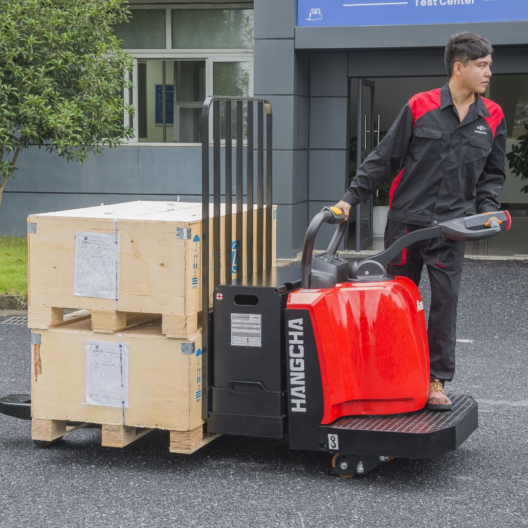Transpalette à conducteur porté avec commande centrale – 6000-8000 lb – Série A.