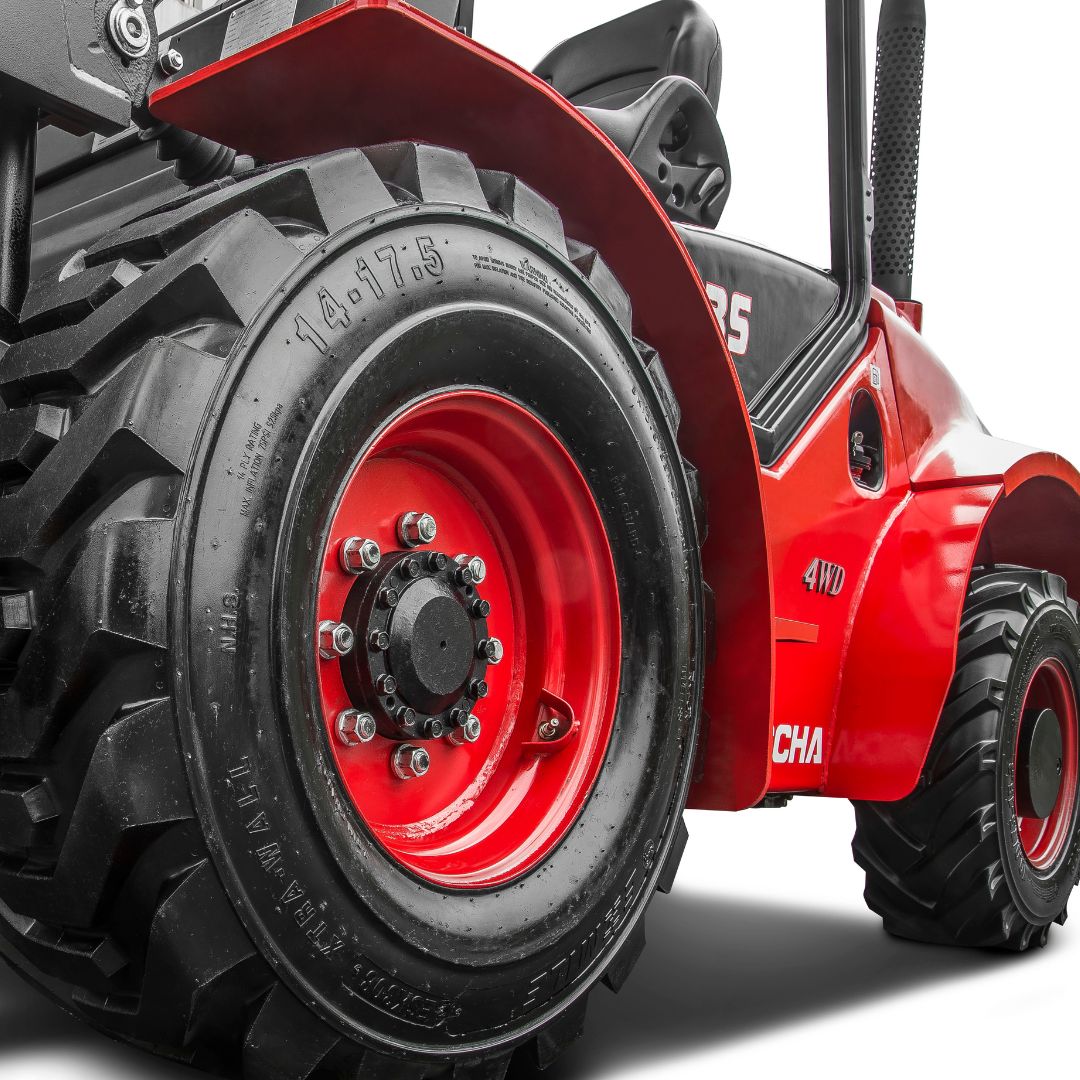 Chariot élévateur tout-terrain à quatre roues motrices - 5000-7000 lb