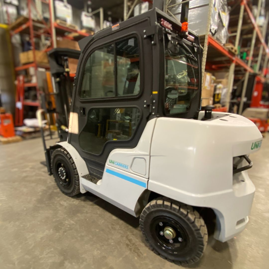 Chariot élévateur à combustion interne avec pneus pneumatiques et tout terrain - 8000 lb - PFD80N2