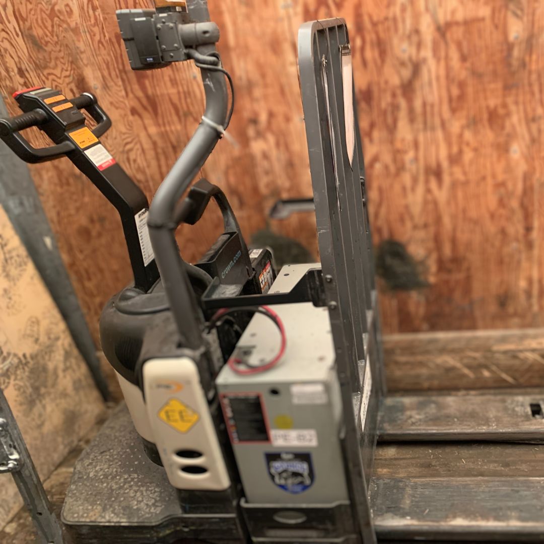 Operator-operated pallet truck - 6000 lb - PE4500