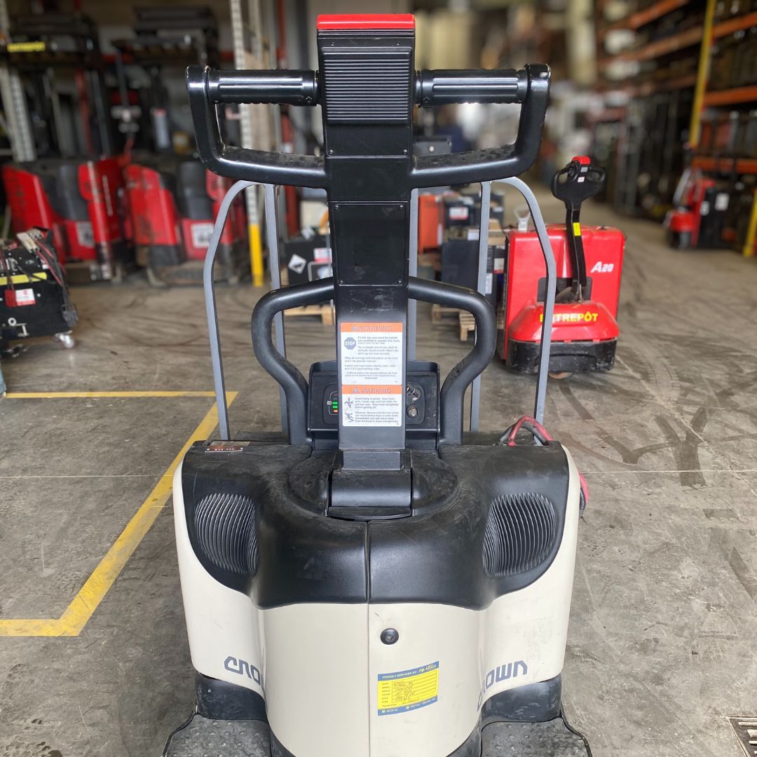 Crown Pallet Truck - 8000 lb - PE4500