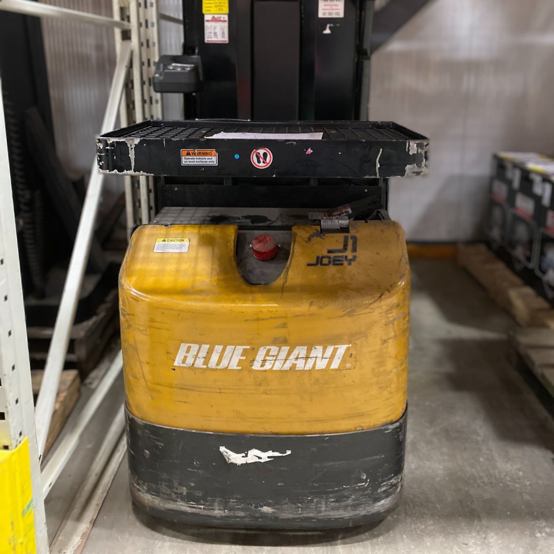 Order picker with elevating driver's station for small loads - J1-162
