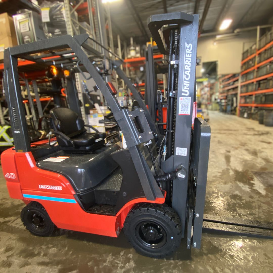 Chariot élévateur Unicarriers 4000lbs - PFS40 (1)