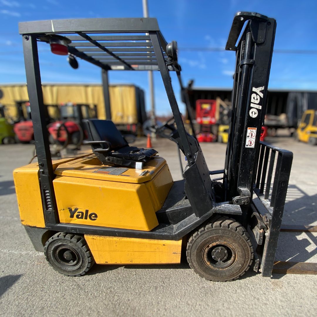 Chariot élévateur à combustion avec pneu pneumatique - 4000 lbs - GLP040AENUAE085