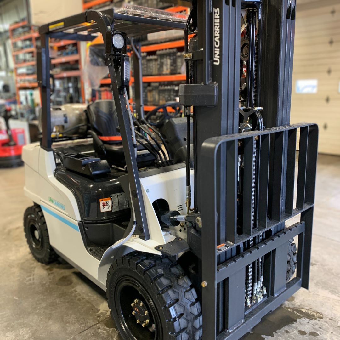 Chariot élévateur à combustion interne avec pneus pneumatiques et tout terrain - 6000 lb - PF60N6