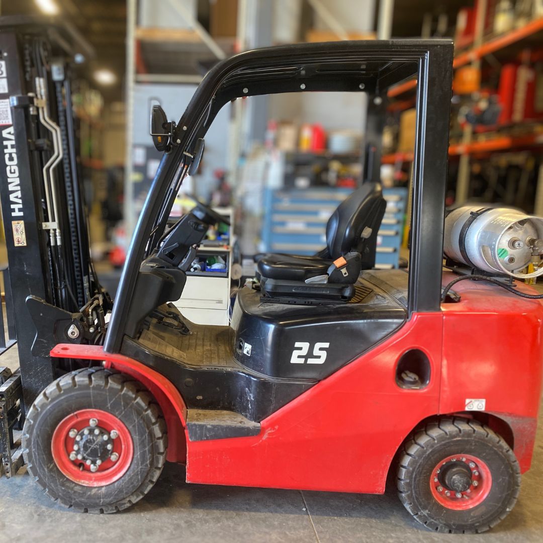 Internal Combustion Forklift with Pneumatic Tires - 5000 lb - CPYD25
