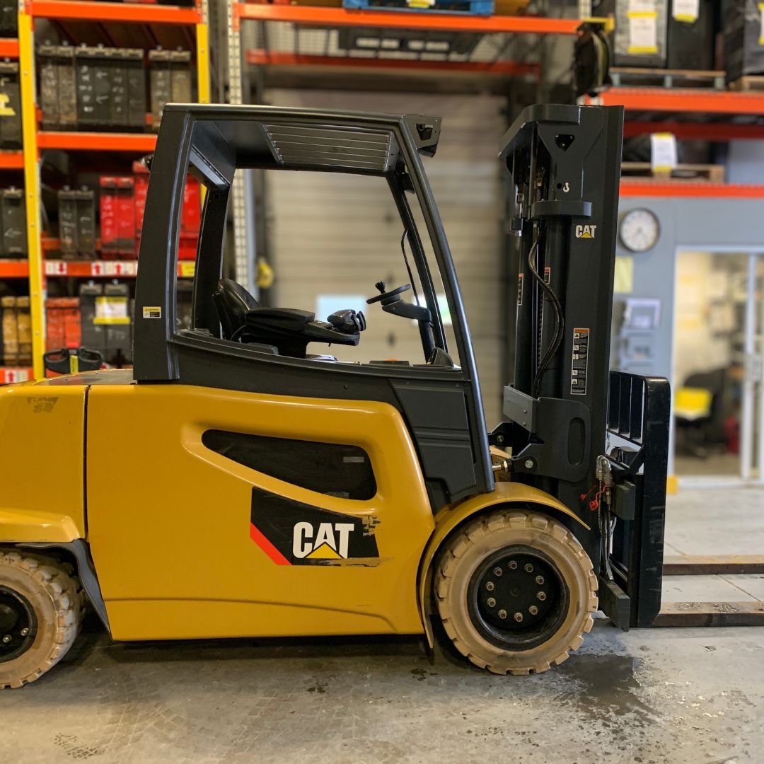 Chariot élévateur électrique Caterpillar - 11000 lb - 2EP11000