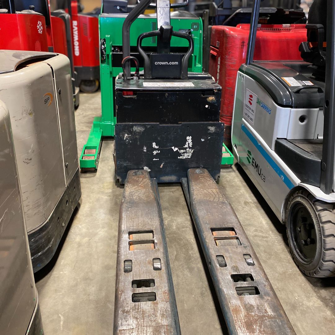 Crown Pallet Truck - 8000 lb - PE4500