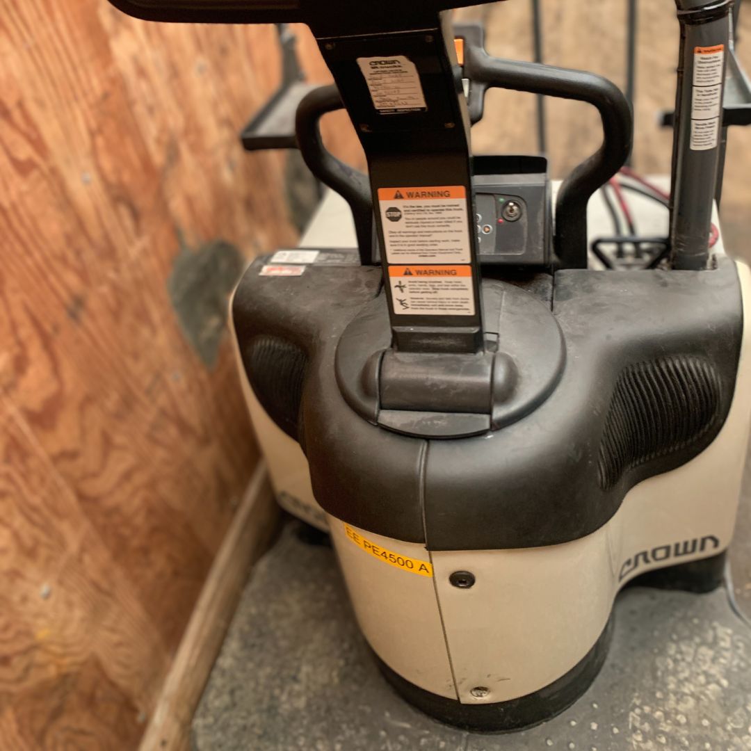 Operator-operated pallet truck - 6000 lb - PE4500