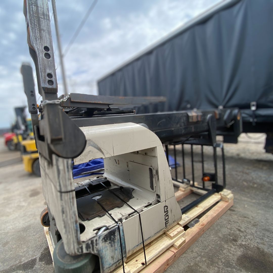 Chariot élévateur à allée étroite à pantographe simple - 4500 lb - RR5725