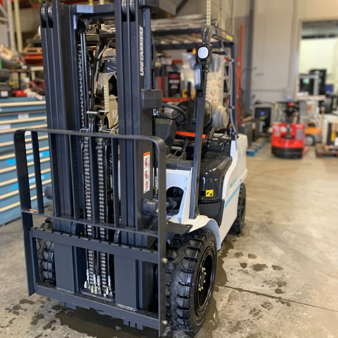 Chariot élévateur à combustion interne avec pneus pneumatiques et tout terrain - 6000 lb - PF60N6