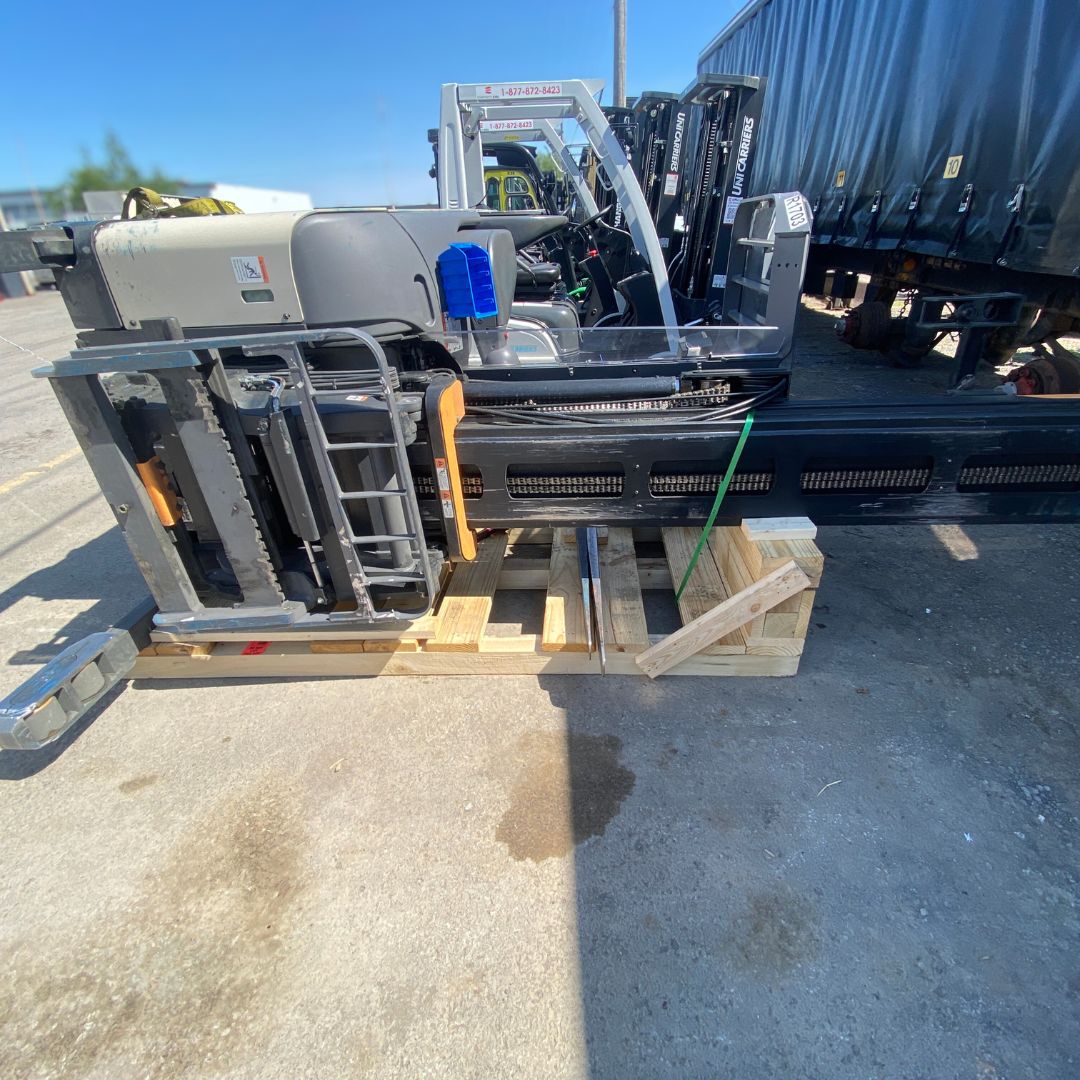Crown Narrow Aisle Forklift - 3200 lb - RMD6095S