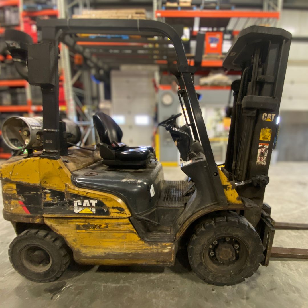 Chariot élévateur à combustion interne avec pneus pneumatiques - 5000 lb - 2P5000