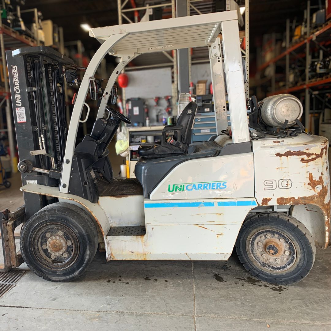 Chariot élévateur pneumatique à combustion interne Unicarriers - 9000 lb - PF90YLP