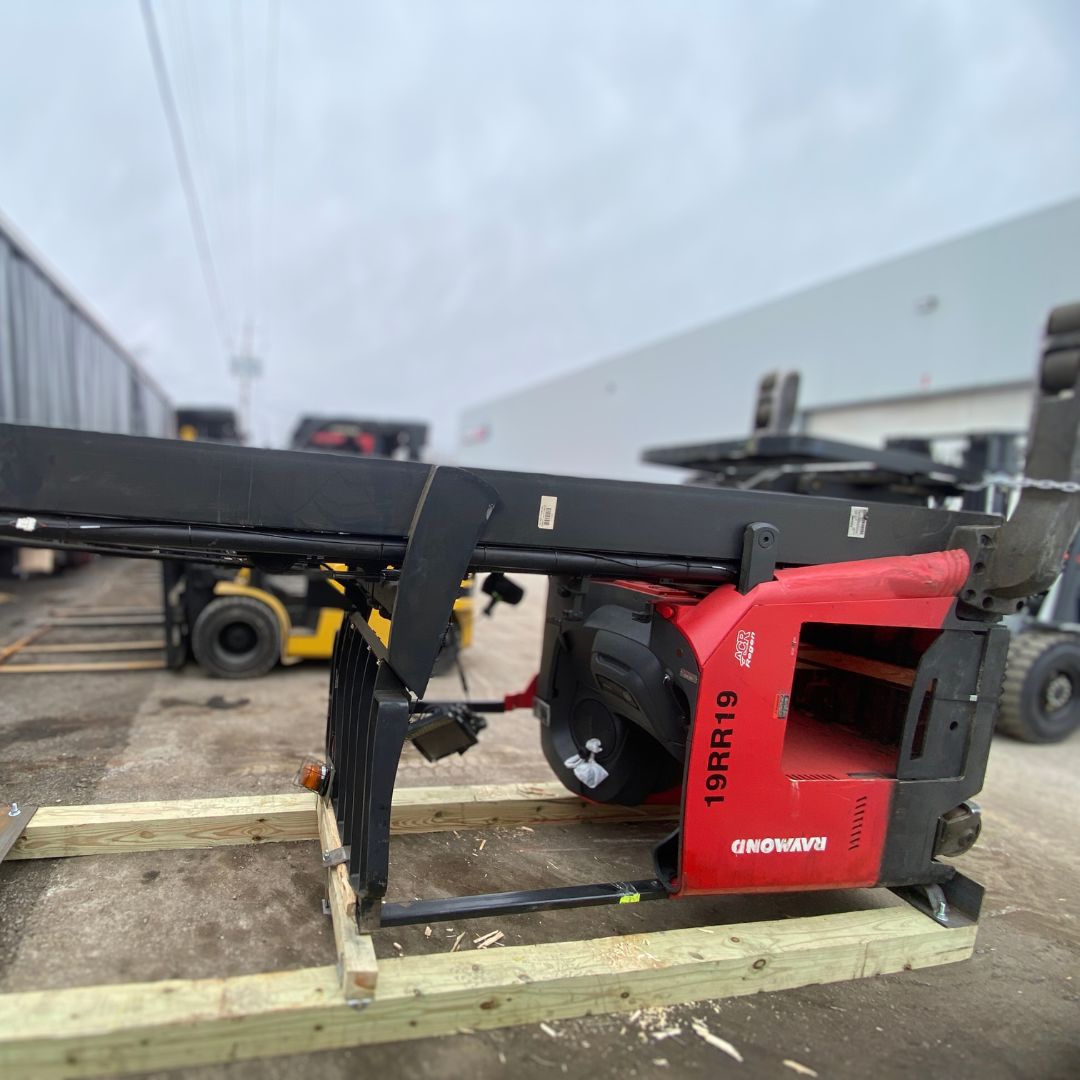 Chariot élévateur à allée étroite à pantographe simple - 4500 lb - 752