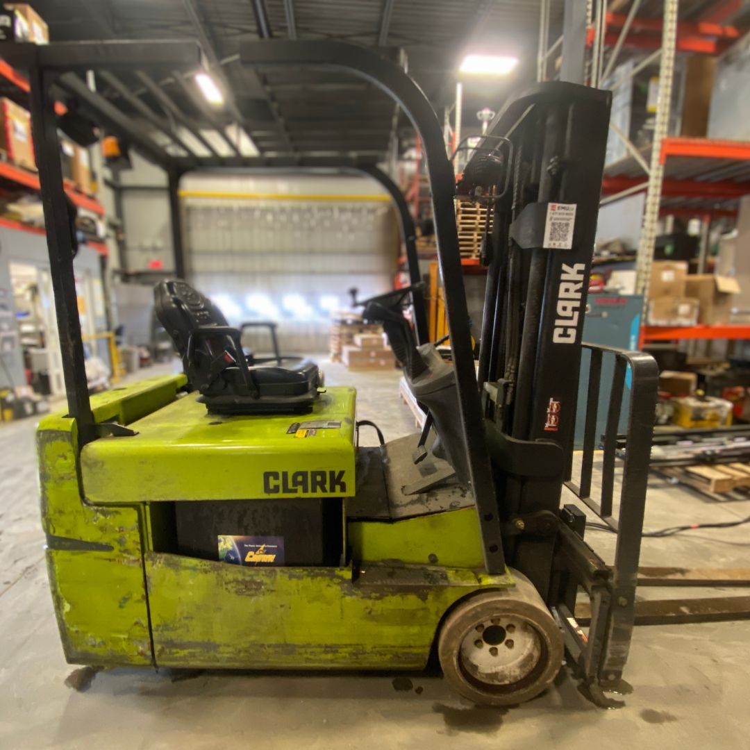 Chariot élévateur à 3 roues électrique à conducteur assis - 5000 lbs - TMX25