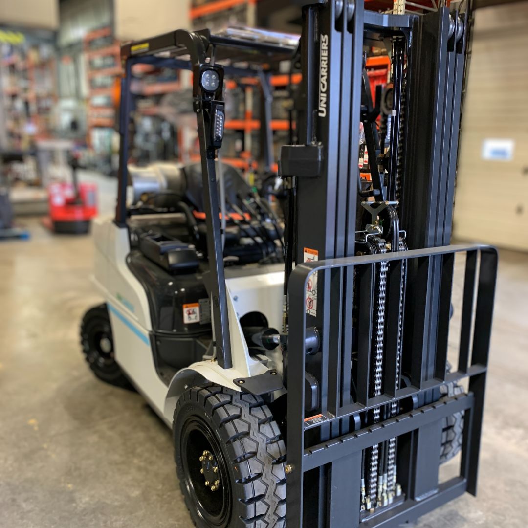 Chariot élévateur à combustion avec pneu pneumatique et tout terrain - 6000 lbs - PF60N6