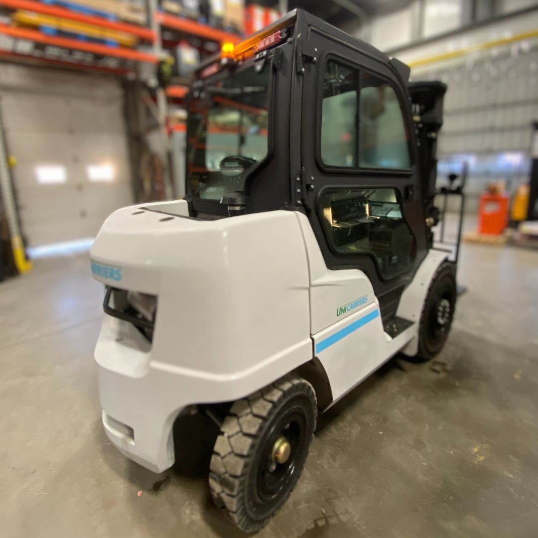 Chariot élévateur à combustion interne avec pneus pneumatiques et tout terrain - 8000 lb - PFD80N2