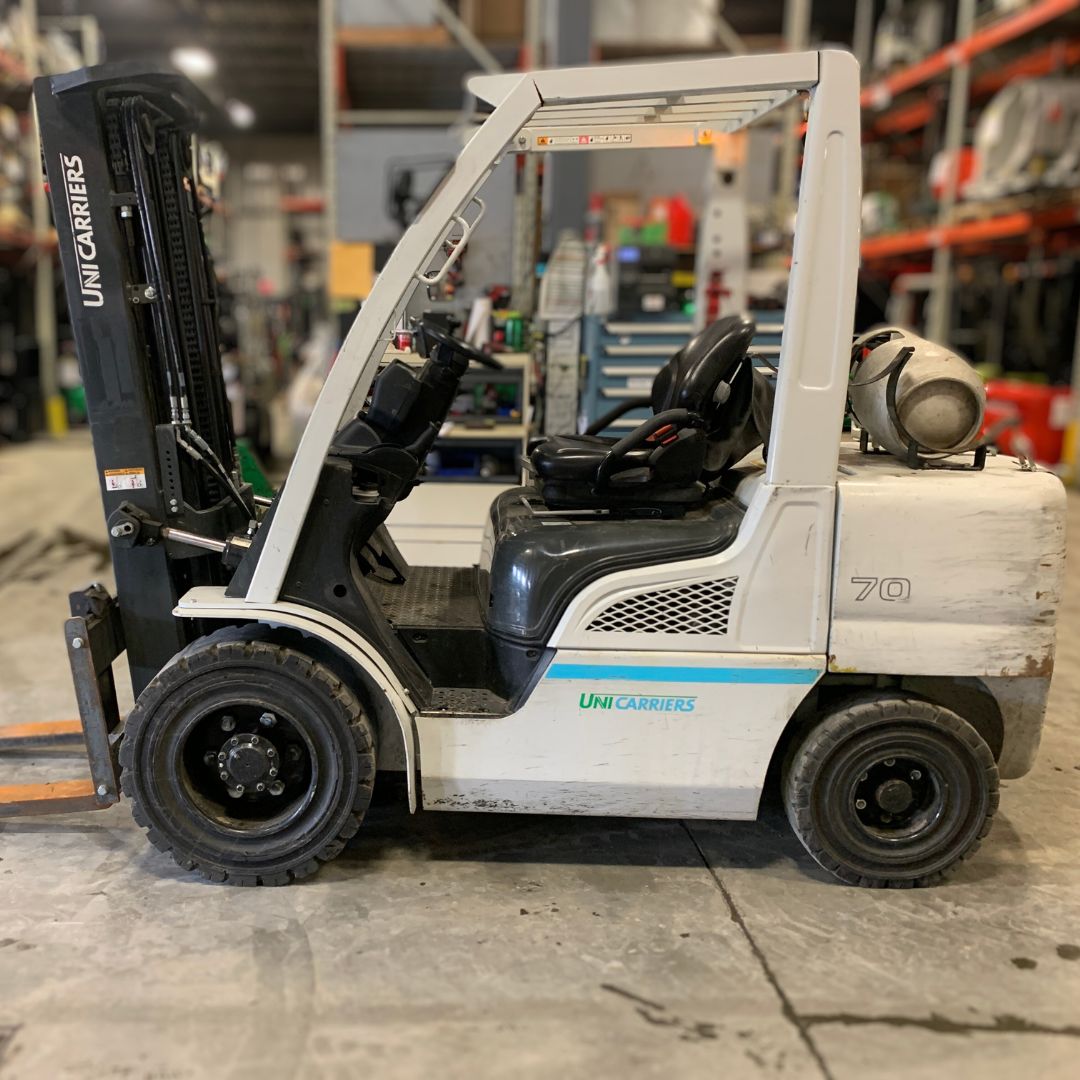 Chariot élévateur à combustion interne avec pneus pneumatiques - 7000 lb - PF70LP