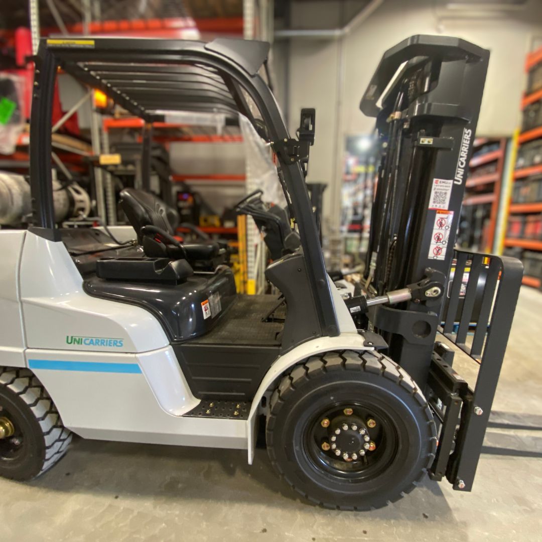 Chariot élévateur à combustion interne avec pneus pneumatiques et tout terrain - 8000 lb - PF80N1