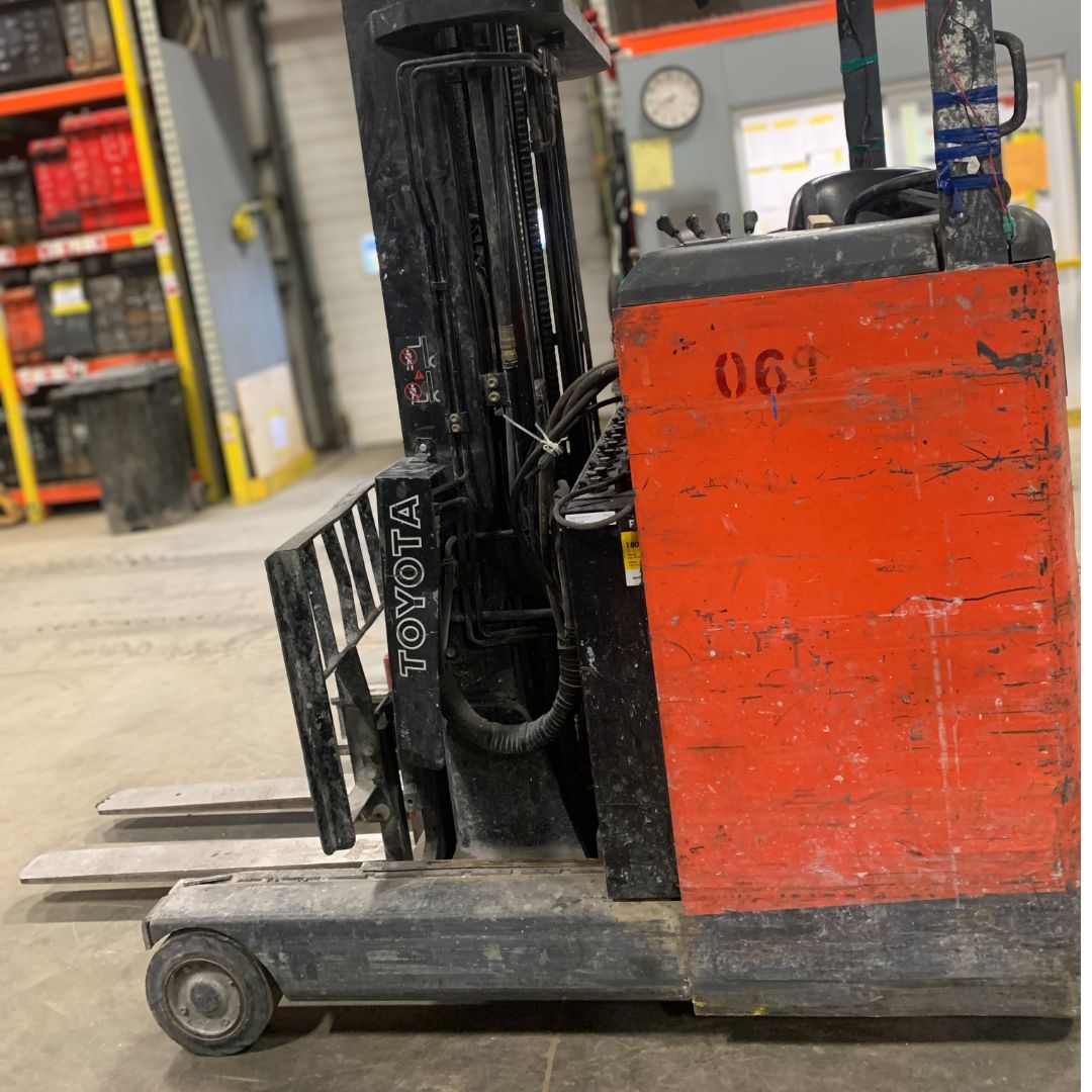 Chariot élévateurs à allée étroite Toyota - 4000 lb - 6FBRE20