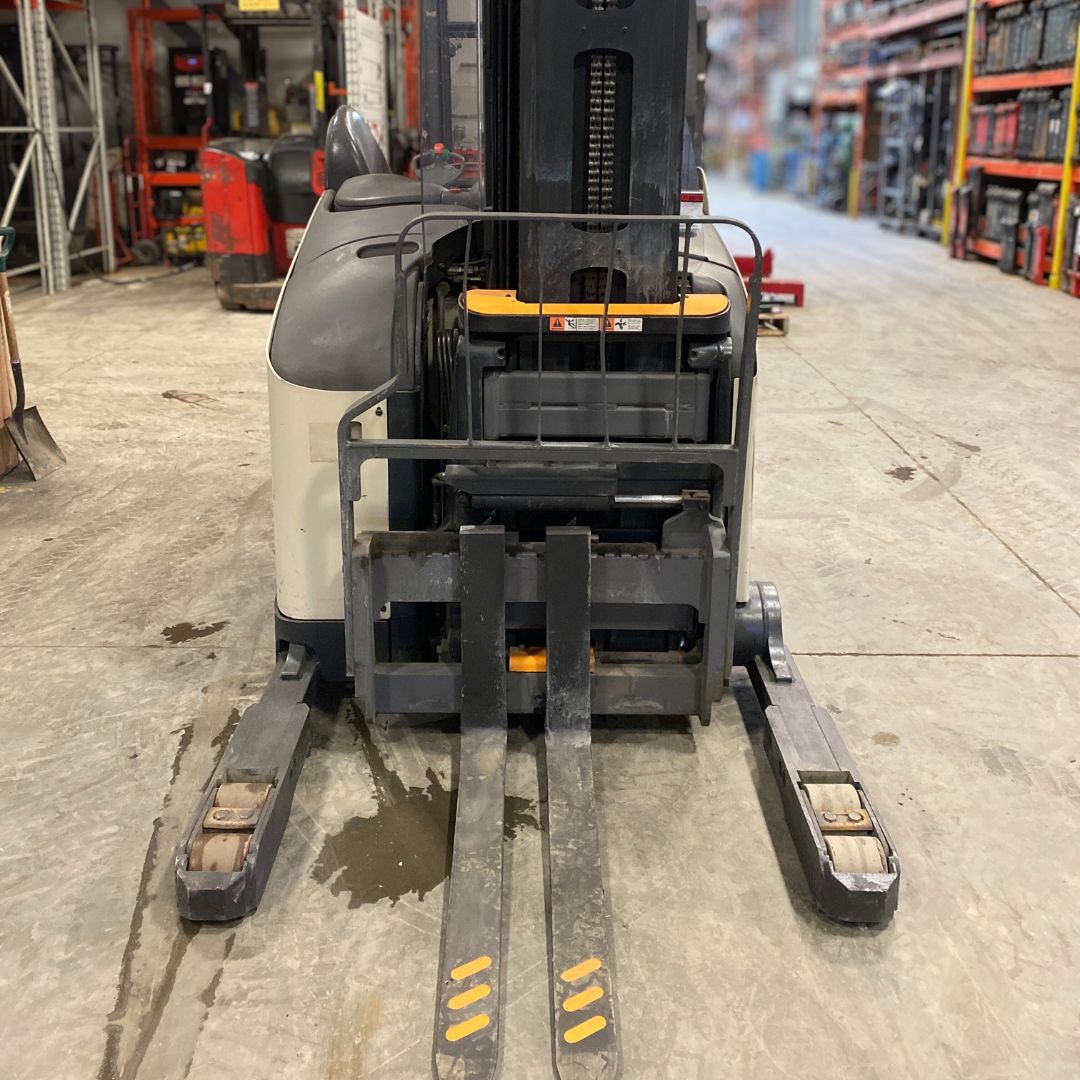 Chariot élévateurs à allée étroite Crown - 4500 lb - RM6095S