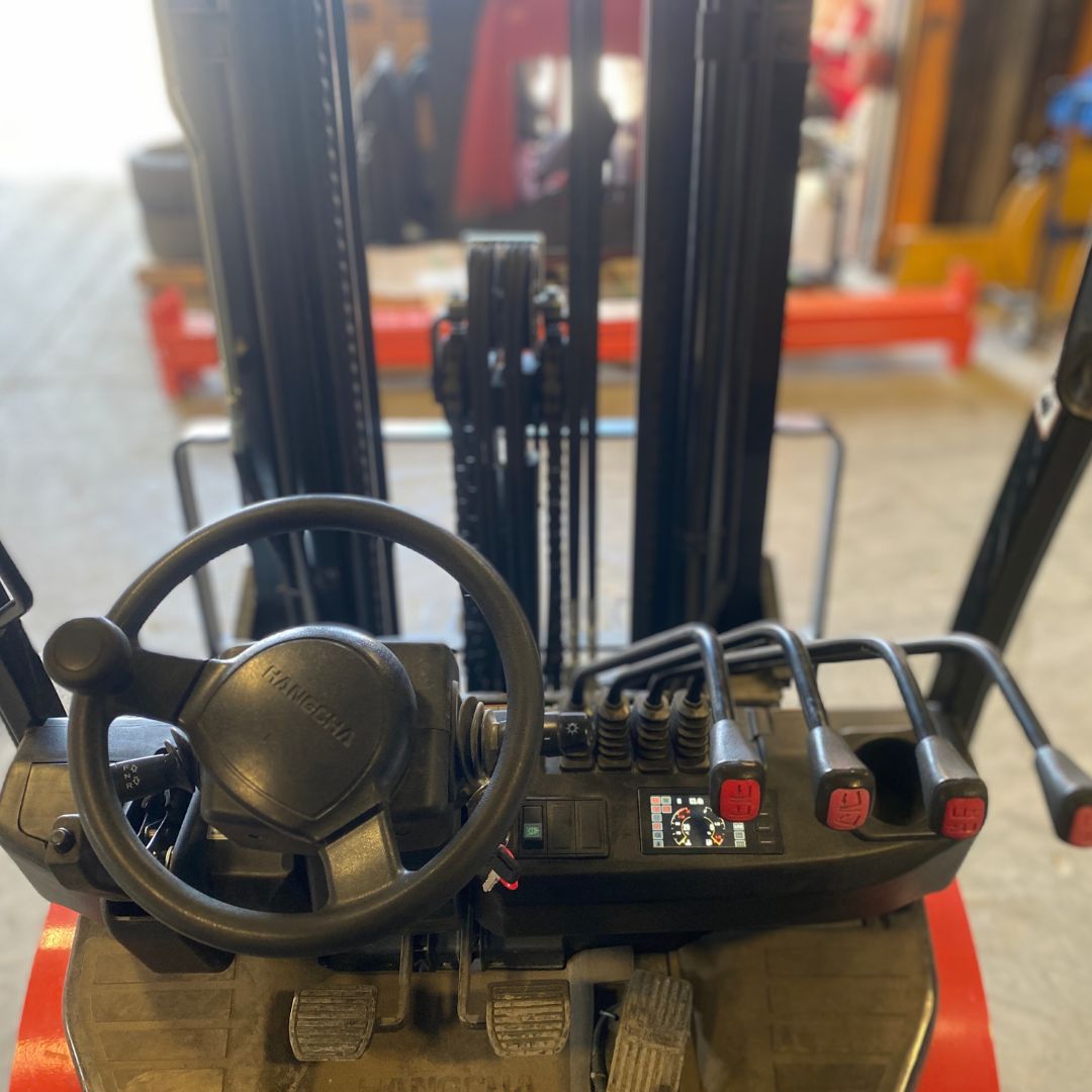 Internal Combustion Forklift with Pneumatic Tires - 5000 lb - CPYD25