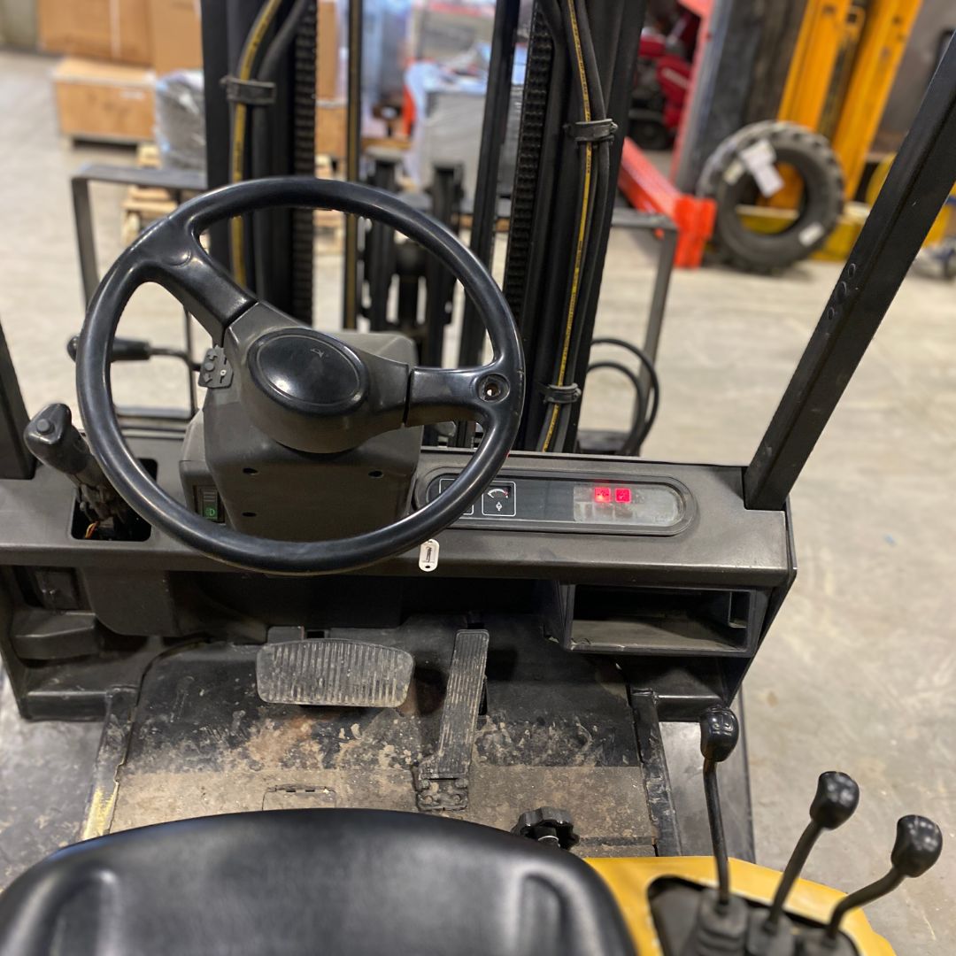 Chariot élévateur à combustion interne avec pneus pneumatiques - 6000 lb - GLP060