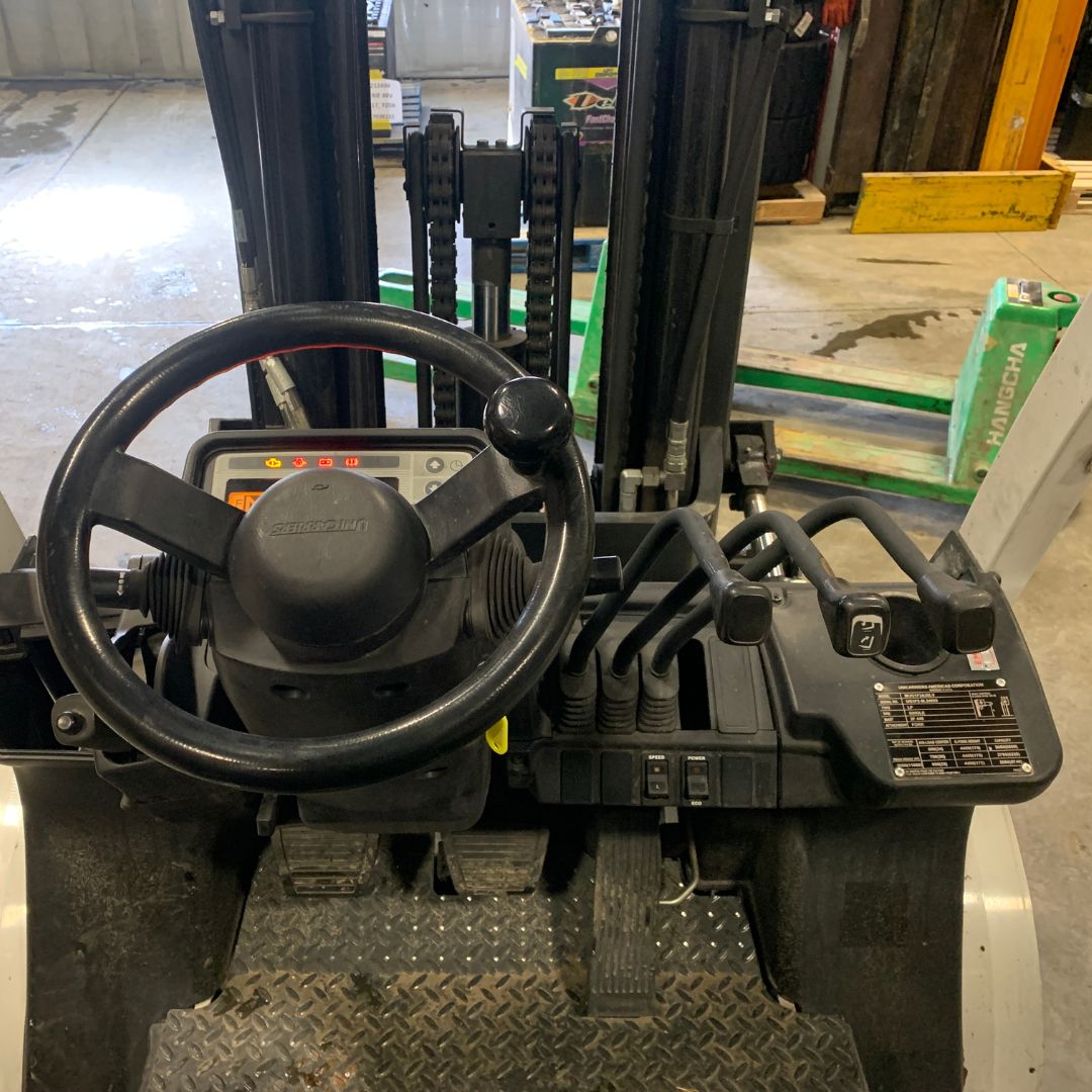 Chariot élévateur à combustion interne avec pneus pneumatiques - 7000 lb - PF70LP